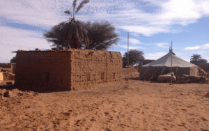 400 x 250 Western Sahara article_mud brick house and tent in Dakhla